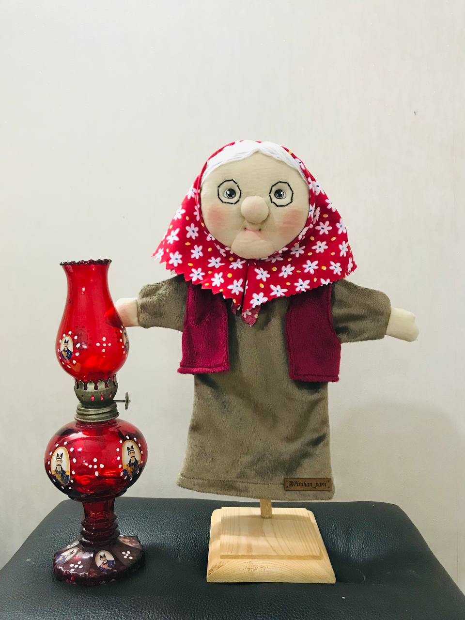 عروسک دستکشی مادربزرگ